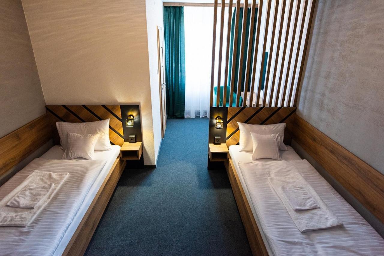 Hotel Carrera Римавска Собота Екстериор снимка