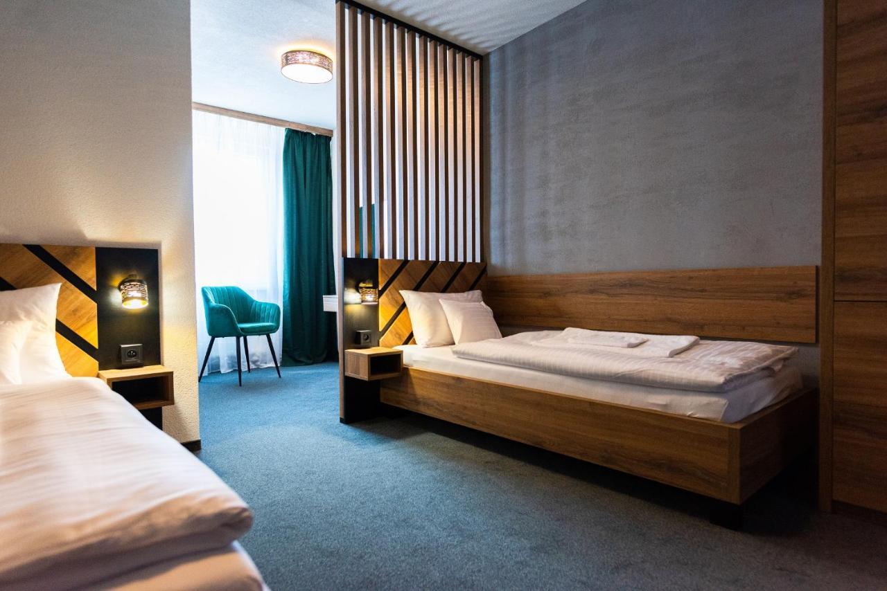 Hotel Carrera Римавска Собота Екстериор снимка